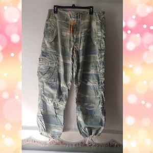 Harajuku Lovers camo pants sz S